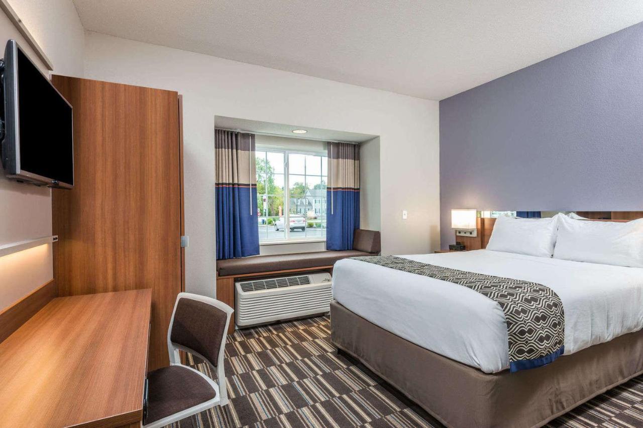 Microtel Inn By Wyndham Long Island City New York Exterior photo