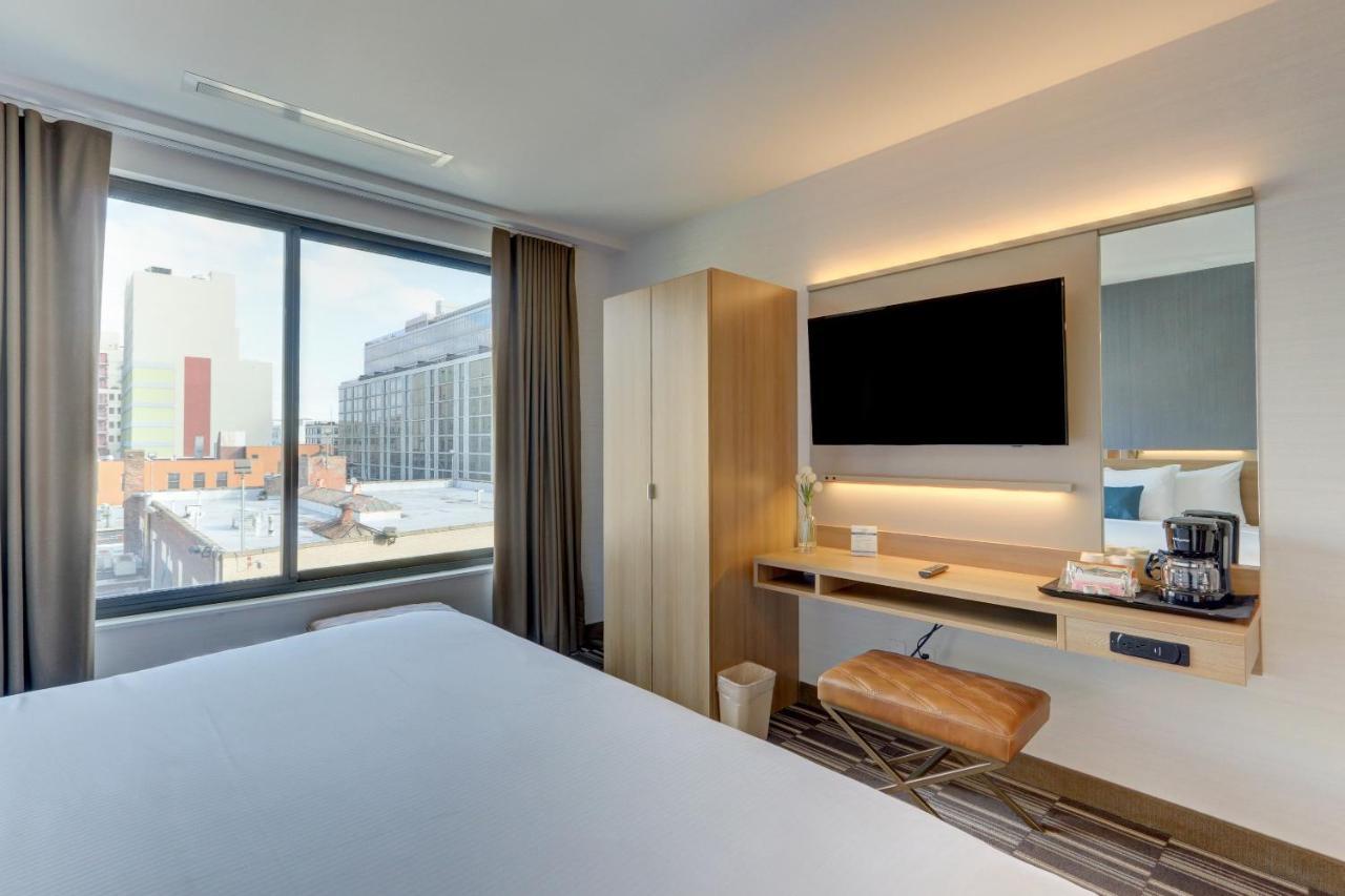 Microtel Inn By Wyndham Long Island City New York Exterior photo
