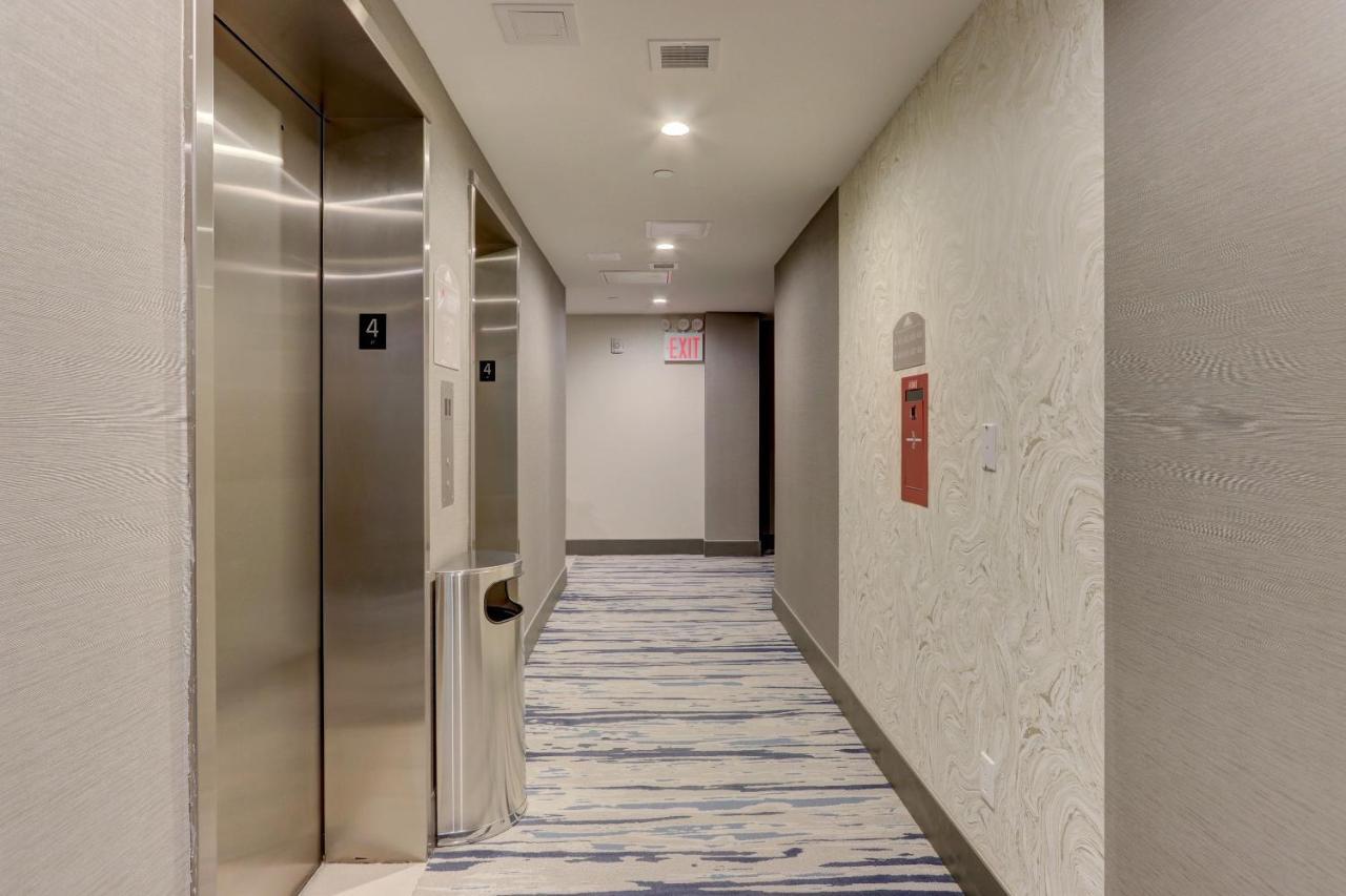 Microtel Inn By Wyndham Long Island City New York Exterior photo