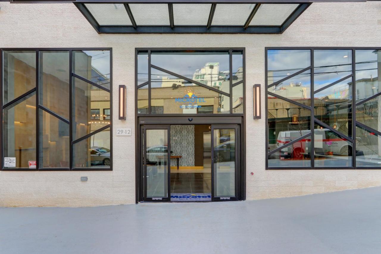 Microtel Inn By Wyndham Long Island City New York Exterior photo