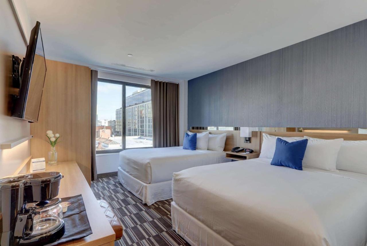 Microtel Inn By Wyndham Long Island City New York Exterior photo