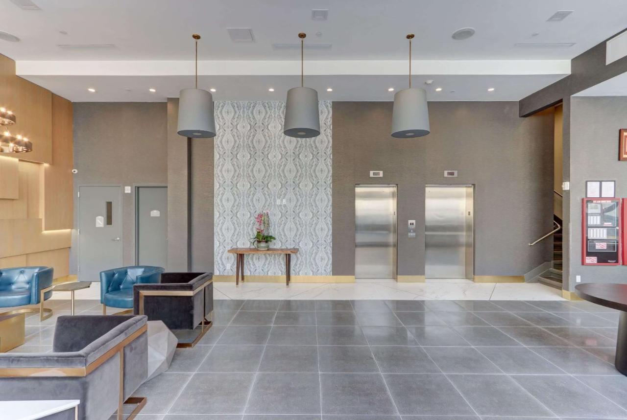 Microtel Inn By Wyndham Long Island City New York Exterior photo