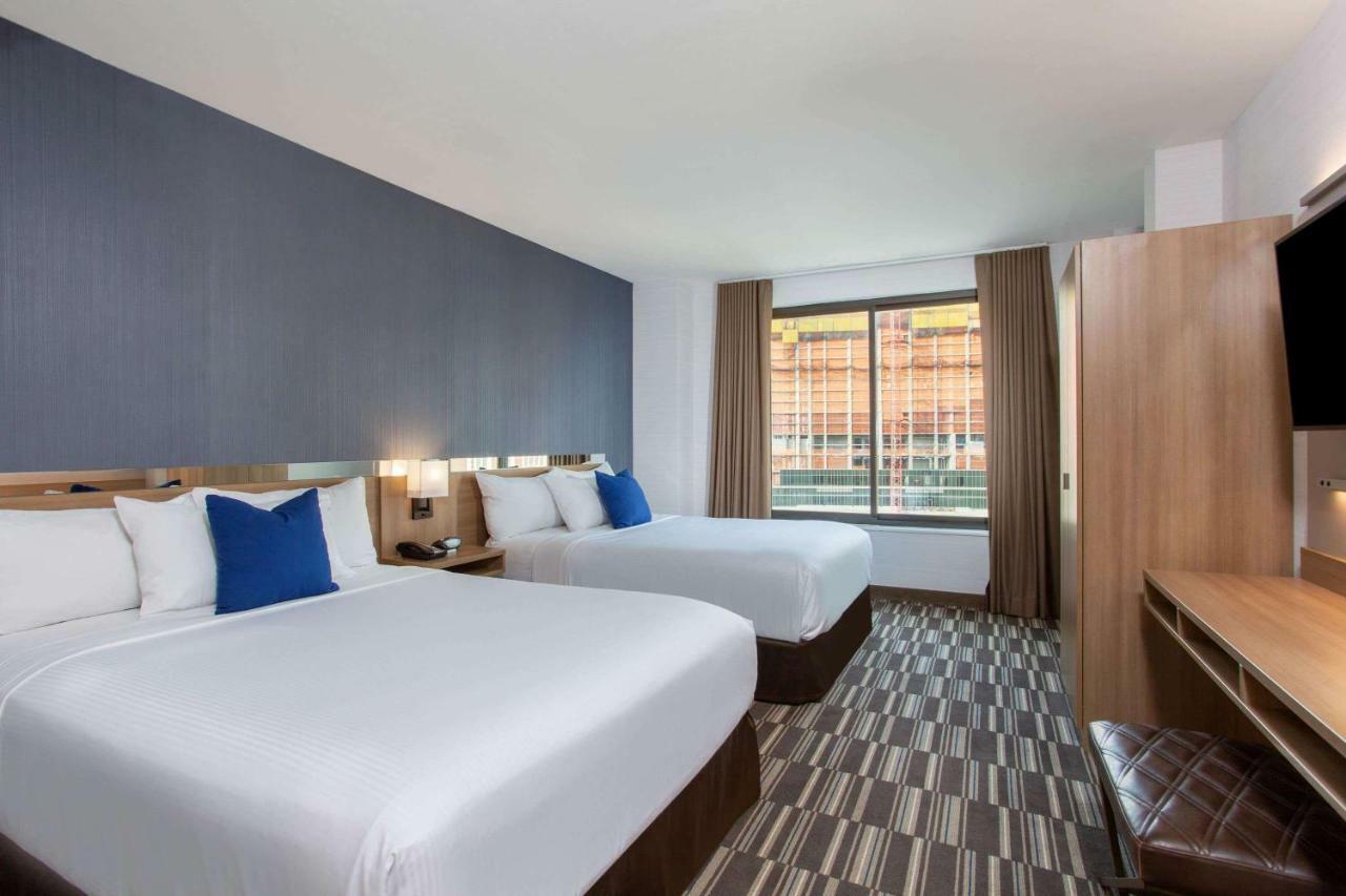 Microtel Inn By Wyndham Long Island City New York Exterior photo