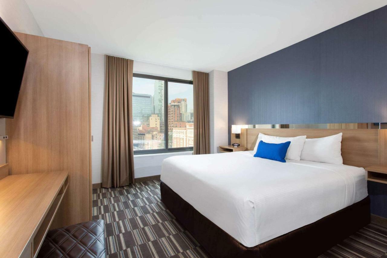 Microtel Inn By Wyndham Long Island City New York Exterior photo