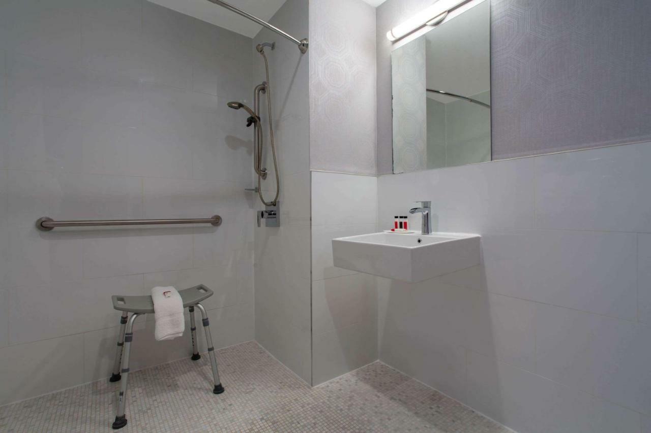 Microtel Inn By Wyndham Long Island City New York Exterior photo